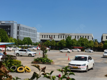 羚达驾校