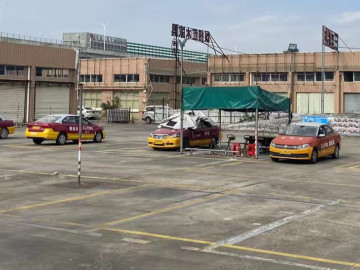 三人行驾校上冲分校