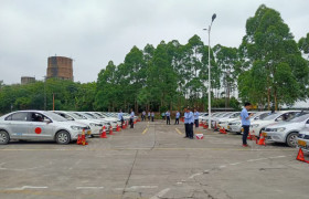 鸿德驾校